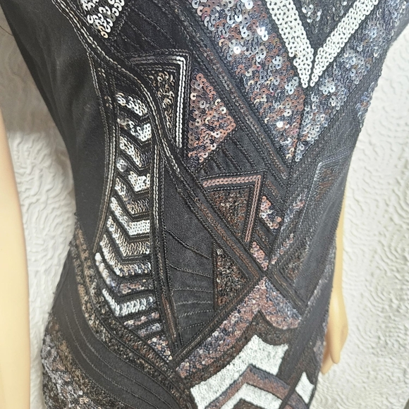 Elegant Black and Silver Geometric Dress - Picture 2 of 6